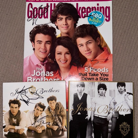 Signed Jonas Brothers memorabilia - Picture 2 of 13